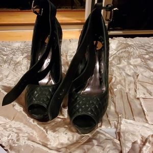 Bcbg girl. Black  Gold heel shoe 7